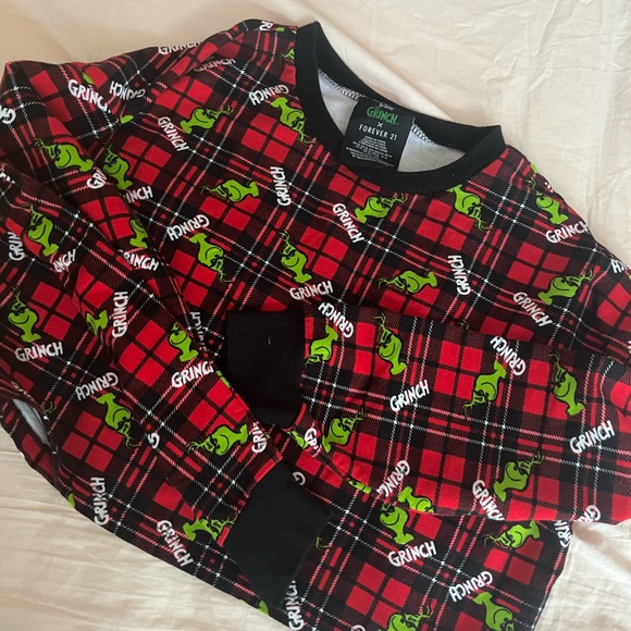 3/$30 BNWOT the grinch f21 cropped pj top in size M - Picture 5 of 6